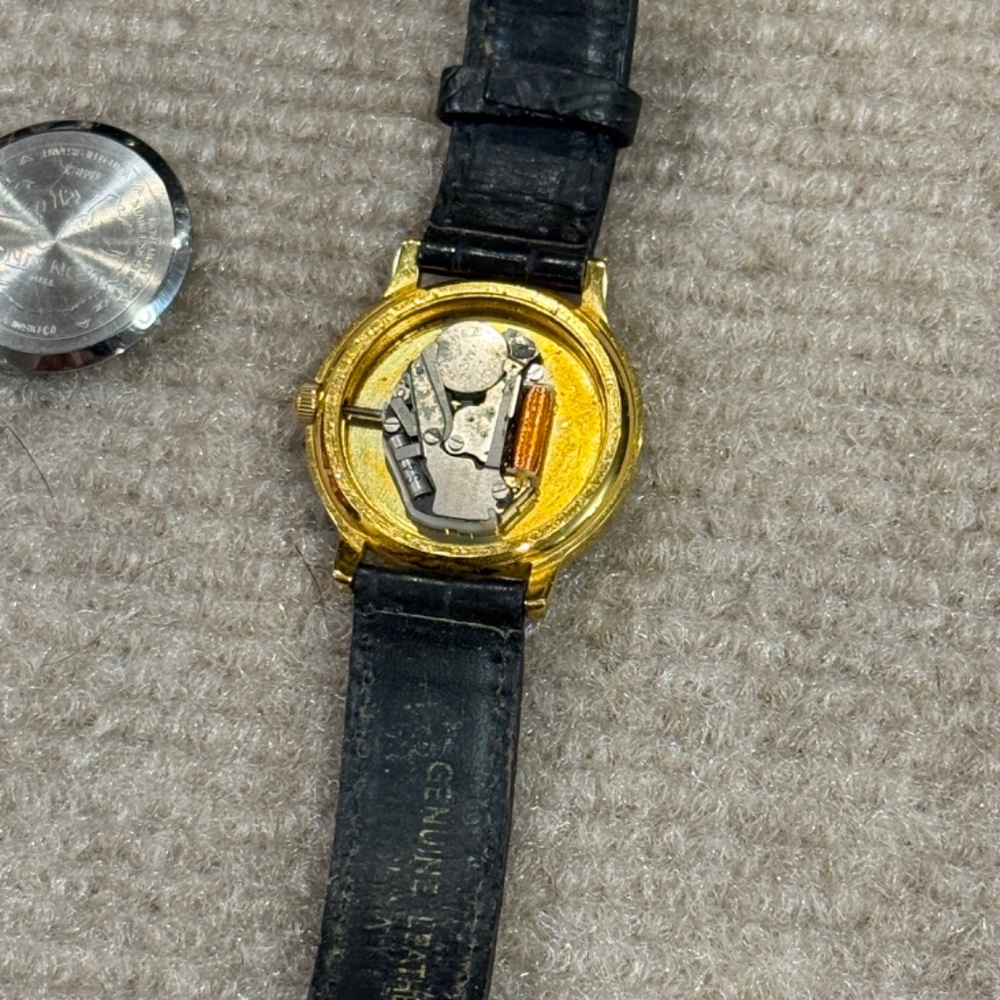 Timex Disney Simba Watch Women Lion King 28mm Gold Tone Leather Band FOR PARTS - Picture 6 of 7